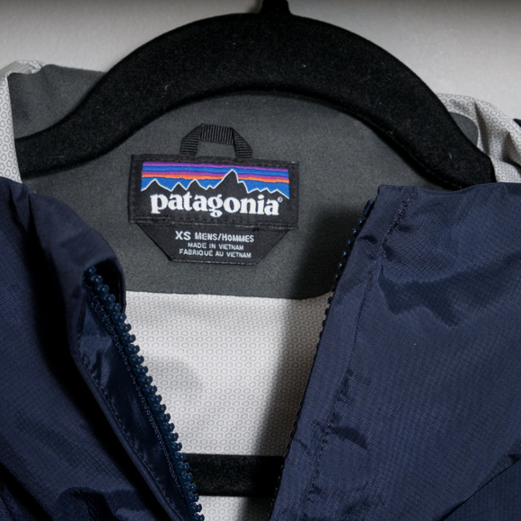 SOLD Patagonia - Torrentshell Jacket - Picture 4 of 8
